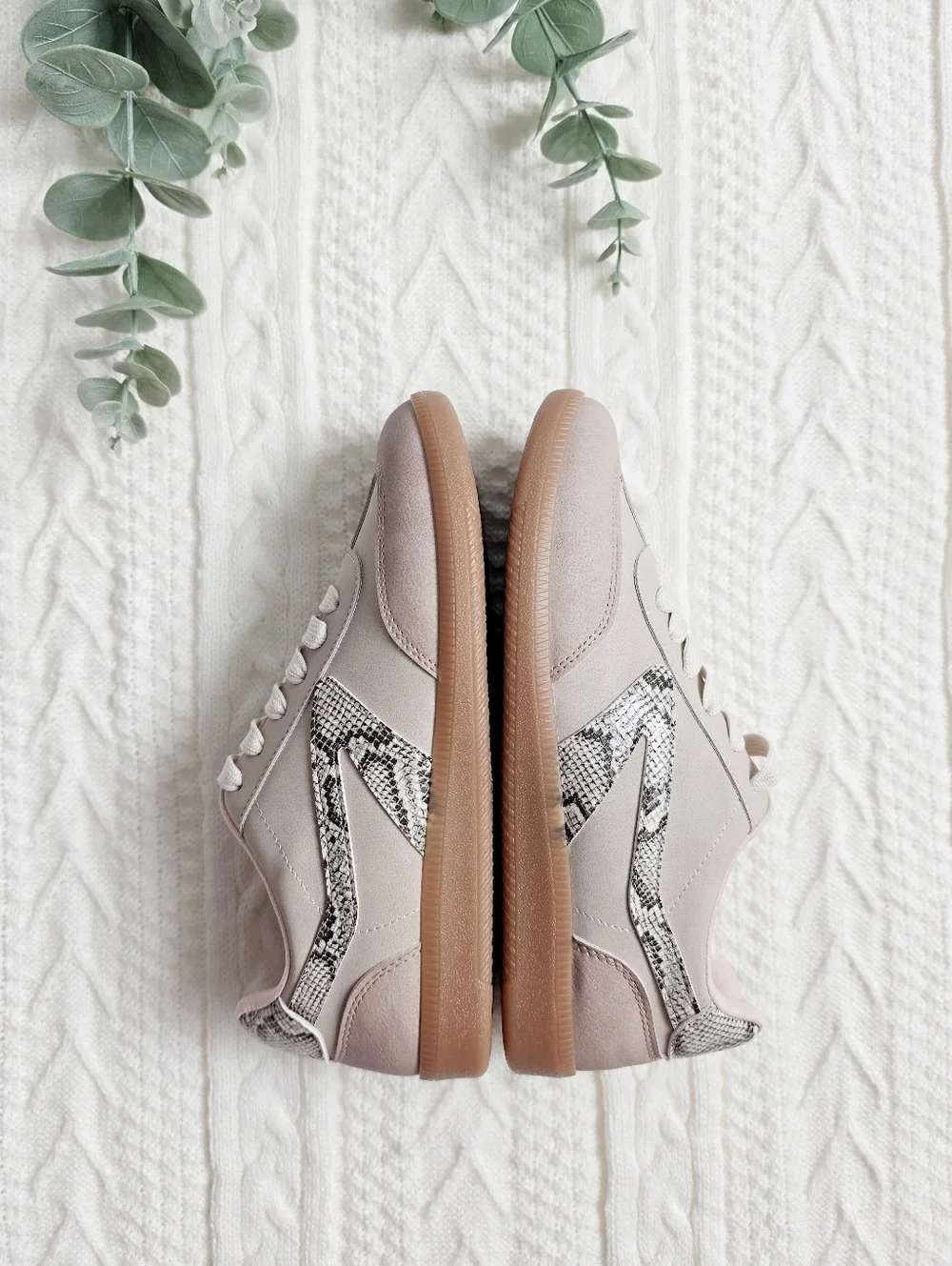 DV Dolce Vita Quantum Sneakers Lace Up Vegan Leather Suede Animal Print NIB 7.5
